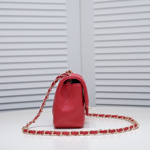 シャネルバッグ背面デザイン